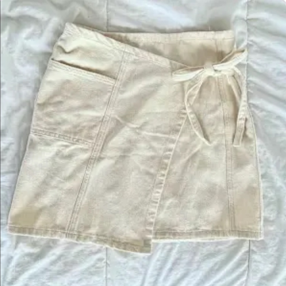 Just wrinkled in pic but super cute UO wrap skirt.